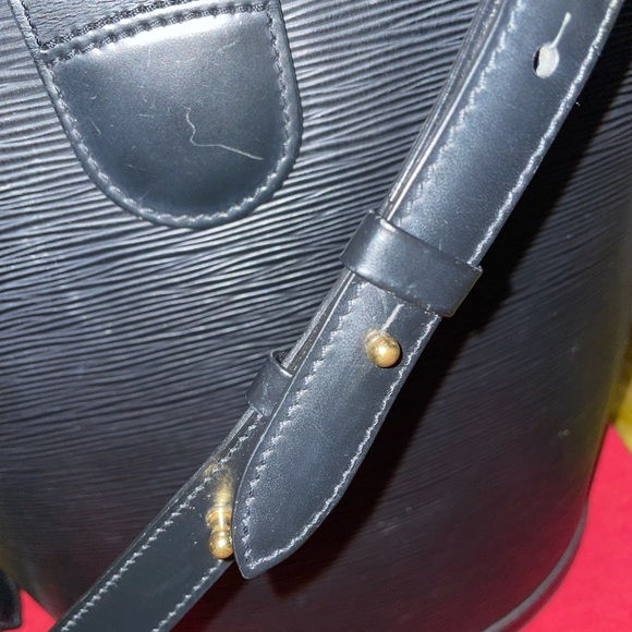 Authentic Louis Vuitton Epi Handbag - Picture 6 of 9